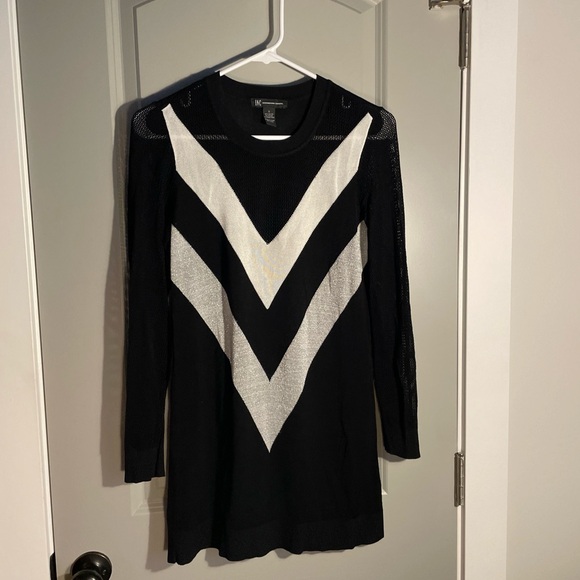 Sweater tunic: black,silver and white. Size small - mint condition. - Picture 4 of 5